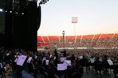 Miles de personas llegaron hasta el Estadio Nacional para ser parte de Oda a la Fraternidad. 